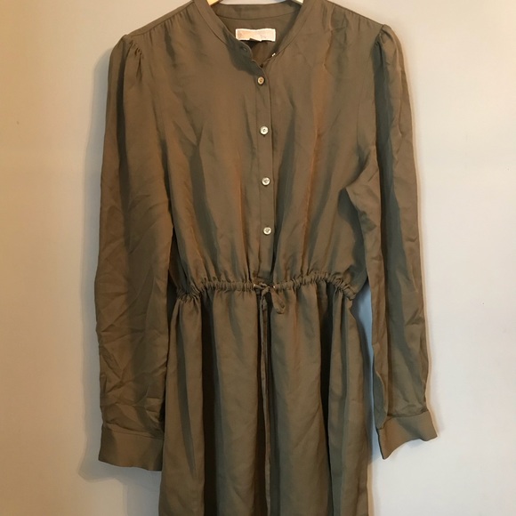 Michael kors dress 100% silk with cute gold button - Picture 1 of 1